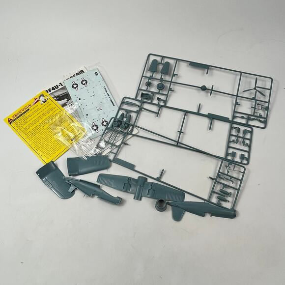 Academy 1/72 F4U-1 Corsair WWII Fighter Aircraft Model Kit #1657 Unassembled - Picture 5 of 7